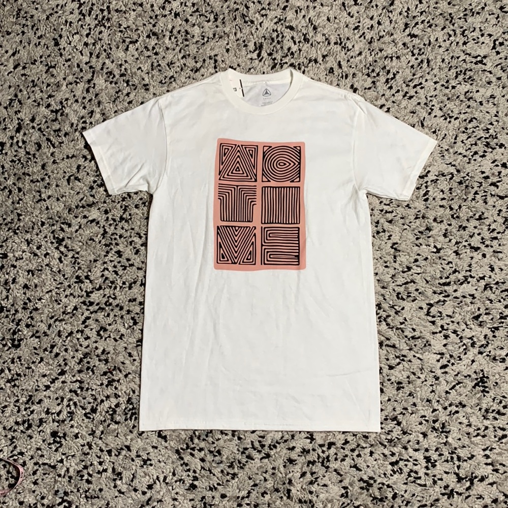 Active Ride Shop Tee Shirt White Short Sleeve Abstract Block Graphic Men’s Small